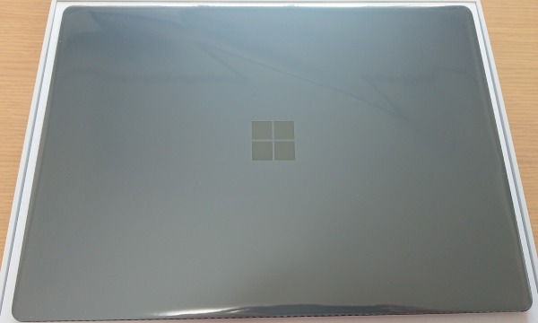 Surface Laptop 2の開封写真
