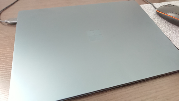 Surface Laptop 2の外部端子